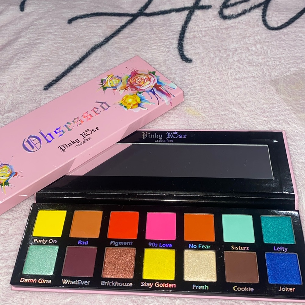 💕PINKY ROSE OBSESSED EYESHADOW PALETTE💕